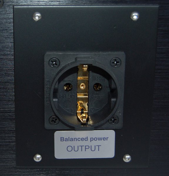 connected-fidelity AC-2K Balanced Mains Transformer.